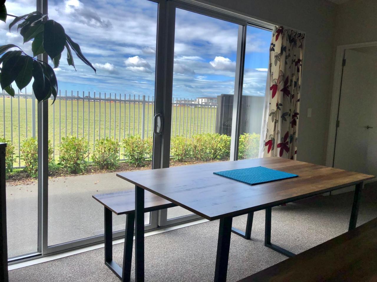 Lovely, Sunny, Home Sweet Home Christchurch Eksteriør billede